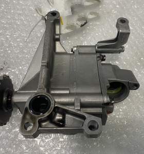 Bơm dầu nhớt động cơ xe Mercedes E Class