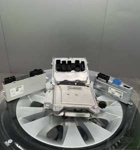 HỘP ĐIỀU KHIỂN ĐỘNG CƠ BMW